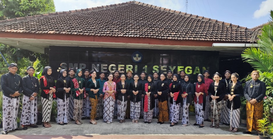 Upacara Memperingati Hari Kartini